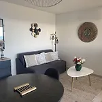 Daire Coup De Coeur Pour Ce Cosy T2 Avec Vue Imprenable Sur La - 4gsud101