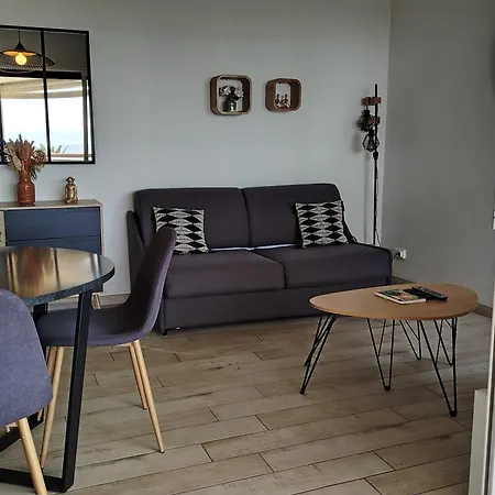 Coup De Coeur Pour Ce Cosy T2 Avec Vue Imprenable Sur La - 4gsud101